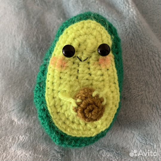 Авокадо вязаная игрушка