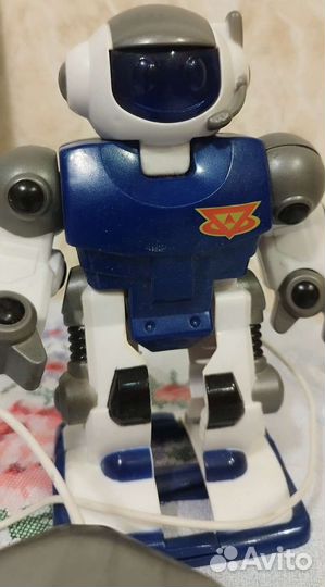 Игрушка робот с пультом на проводе