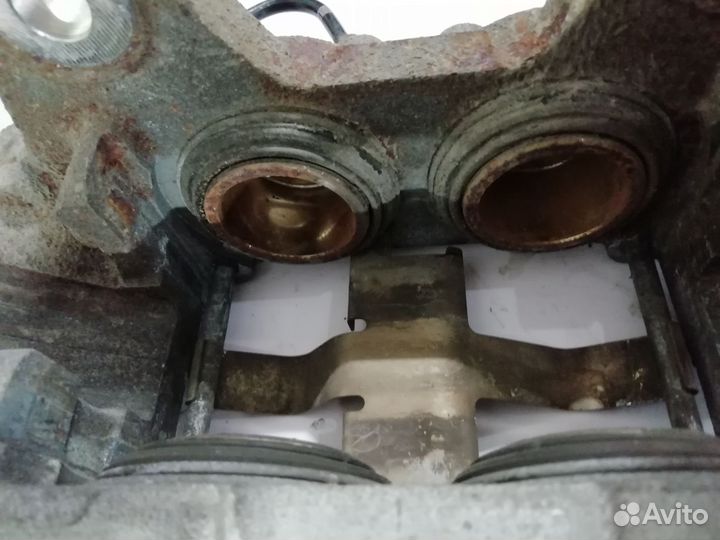 Супорта передние Toyota Fortuner 2 Hilux 8