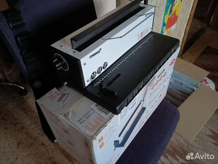 Брошюровщик, переплетчик на металлическую пружину