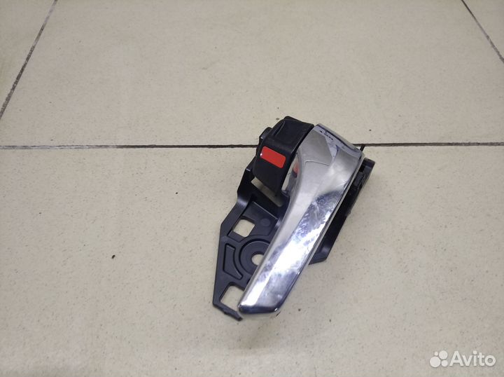 Ручка двери внутренняя правая Hi Lux 2015