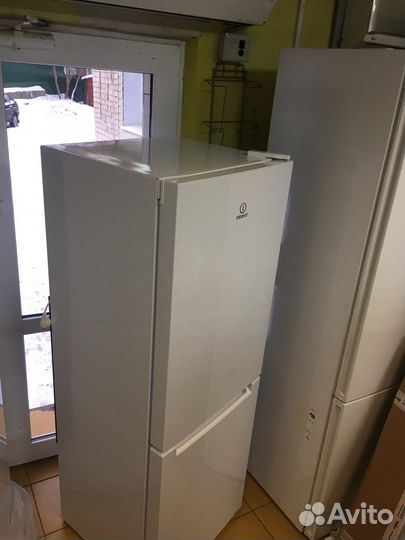 Холодильник Indesit DS316W