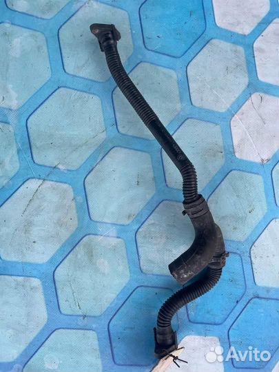 Патрубок вентиляции картерных газов 06E131143F