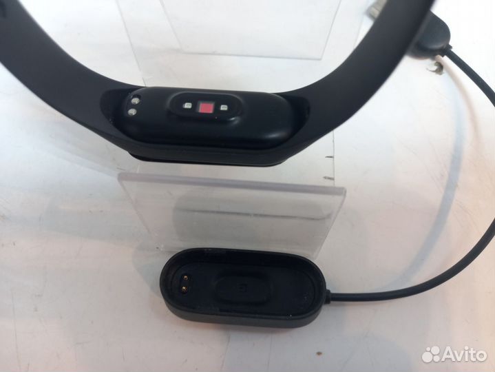 Фитнес-браслеты Xiaomi Mi Band 4