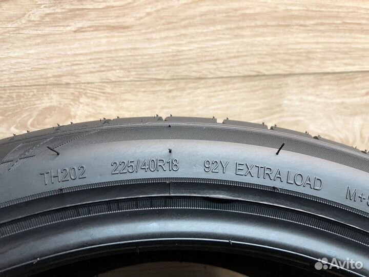 Triangle EffeXSport TH202 225/40 R18 и 245/35 R18 92Y