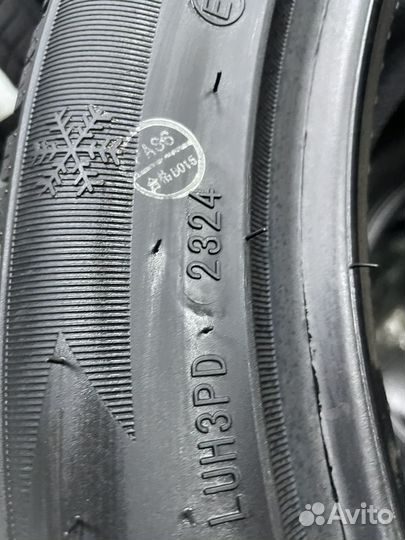 Sonix WinterXPro 888 235/45 R18 98H