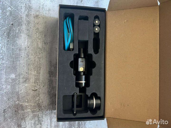 Электронный трехосевой стабилизатор