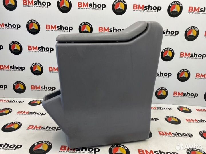 Стол раскладной Mercedes-Benz V 280 W638 104.900