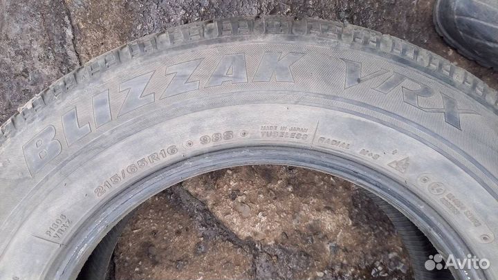 Bridgestone Blizzak VRX 215/65 R16 98S
