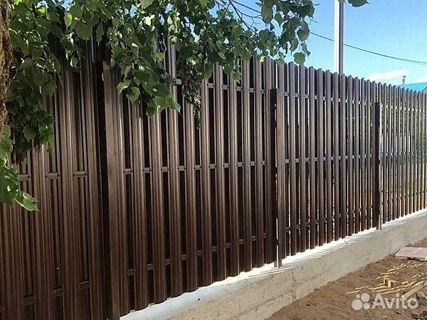 Высокий забор