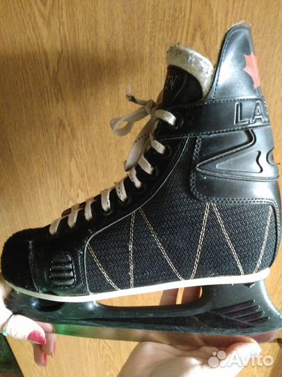 Коньки хоккейные