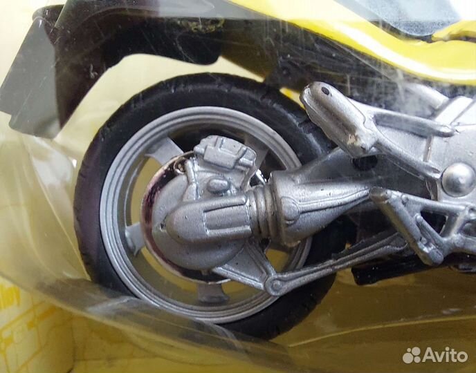 Коллекционная модель мотоцикла BMW K1200RS 1:18