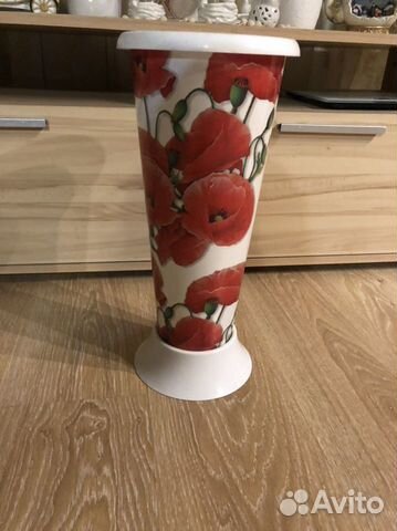 Ваза высокая 42 см белая с красными маками