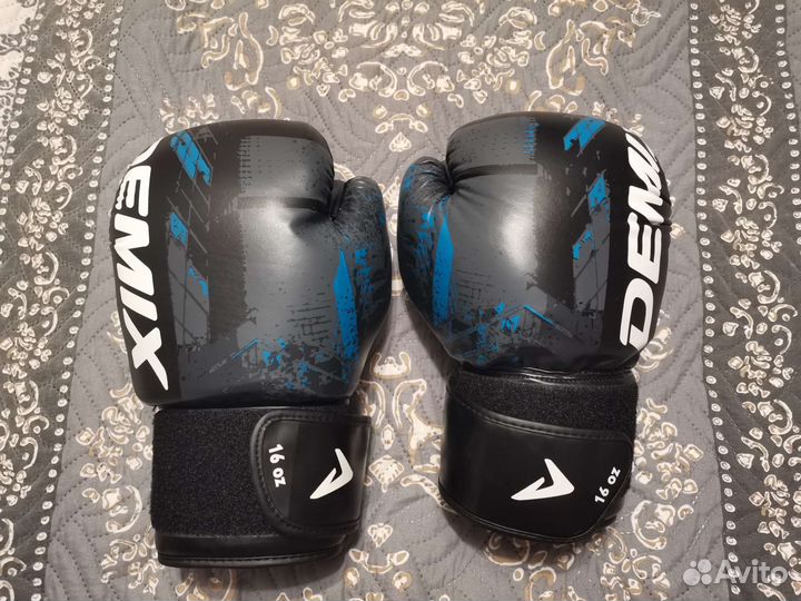 Боксерские перчатки 16oz