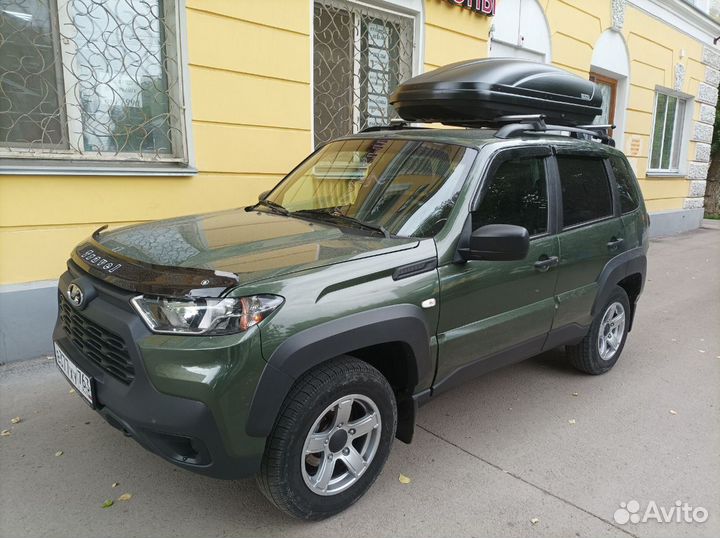 Автобокс Вояж 440л черный усиленный на Niva Travel