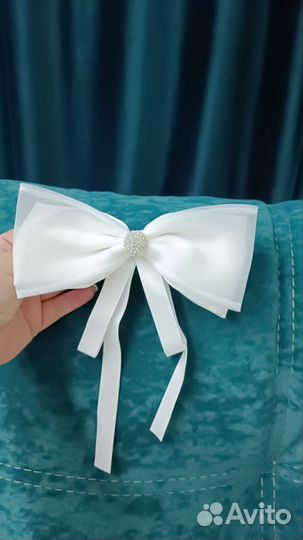 Заколки для волос белые