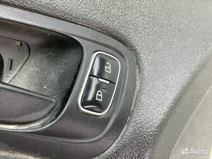 Обшивка двери передняя левая Ford Focus 3