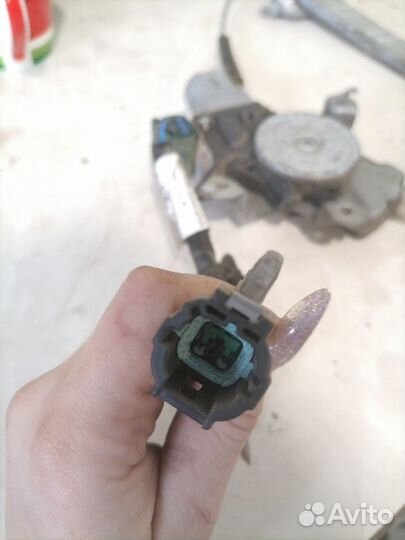 Стеклоподъемник передний левый Nissan Almera G15 1