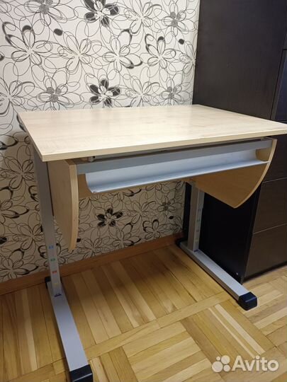 Парта (стол) и стул ученический