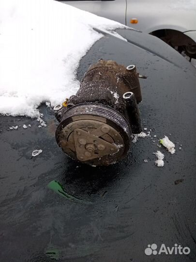 Компрессор кондиционера Peugeot 206 1.4 i KFW