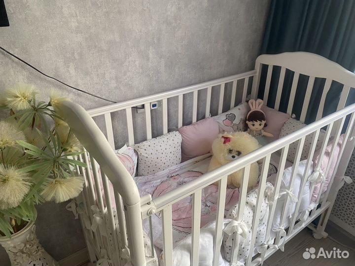 Детская кроватка и пеленальный комод