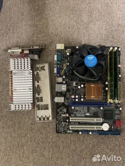 Материнская плата с процессором и памятью