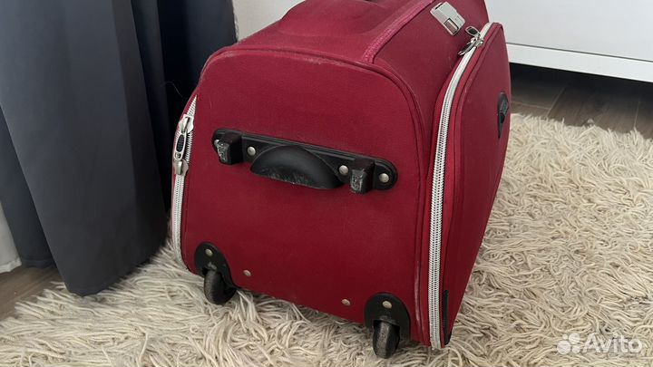 Чемодан на колесах