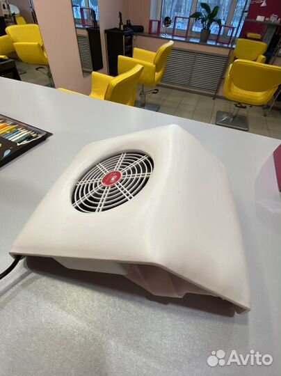 Пылесос настольный для маникюра