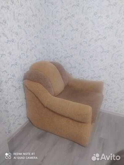 Диван с креслом