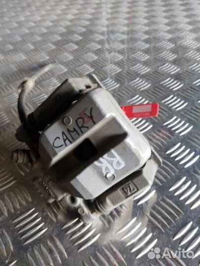 Суппорт задний правый Toyota Camry XV40