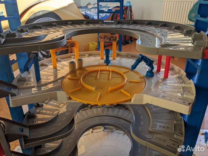 Hot wheels Супергараж с гориллой FML03