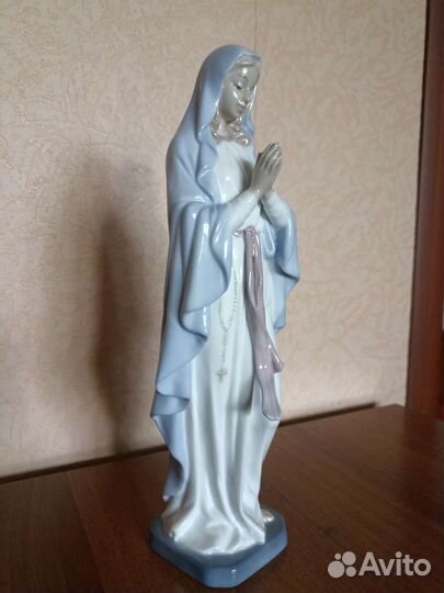 Фарфоровая статуэтка Дева Мария