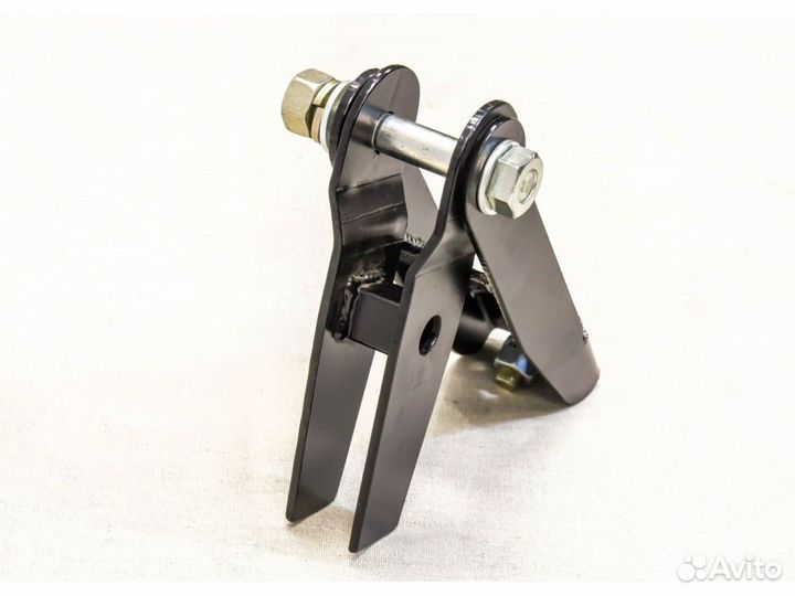 Кронштейн под тягу для Toyota Land Cruiser 80/105