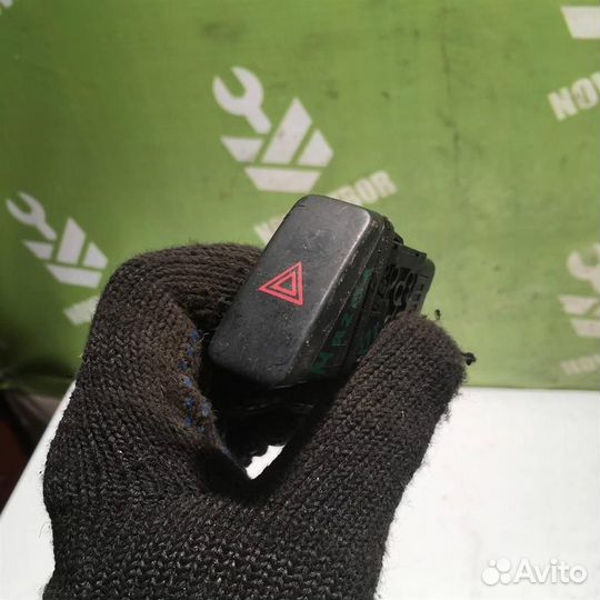 Кнопка аварийной сигнализации Мазда Протеже 323