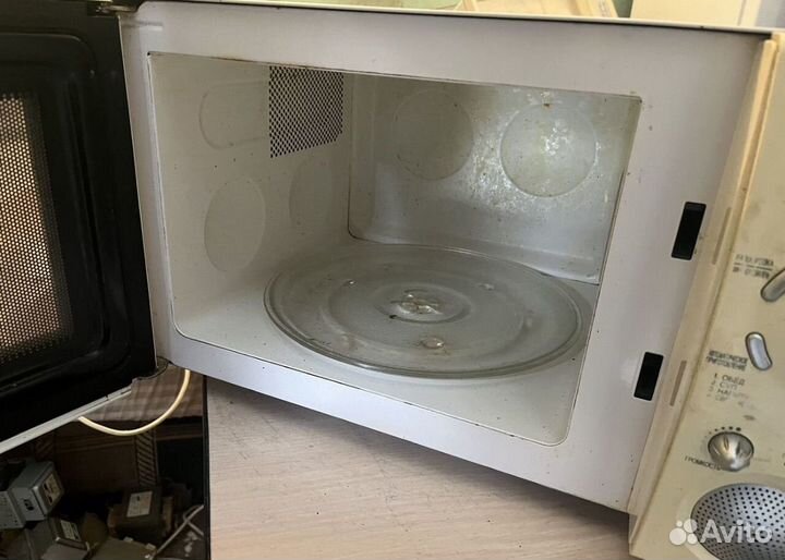 Микроволновая печь в хорошем состоянии