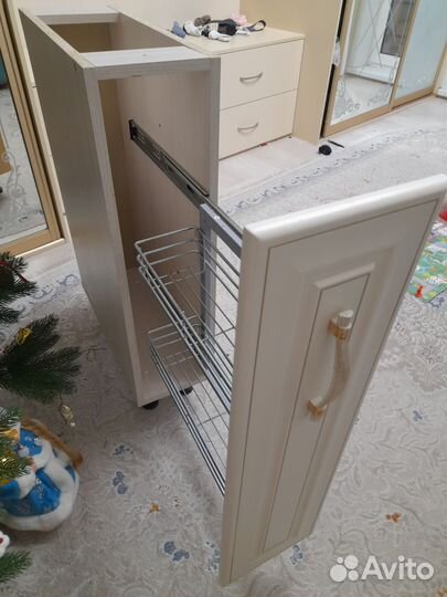 Бутылочница выдвижная на 200