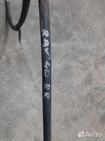 Трос ручного тормоза правый Toyota Rav 4 40-2016