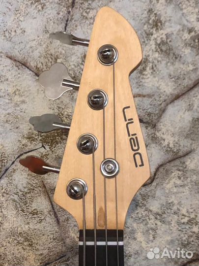 Бас гитара Denn SB100 BK