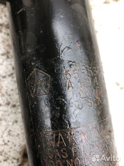 Амортизатор передний Jeep Grand Cherokee 2005