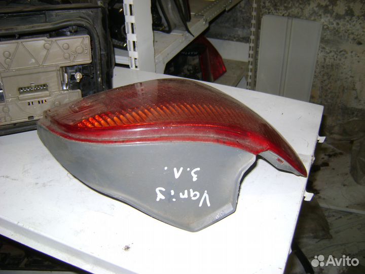 Фонарь задний левый Тойота Ярис Toyota Yaris