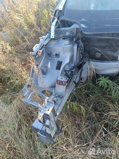 Передняя правая четверть Peugeot 308