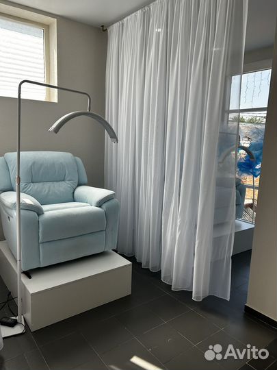 Маникюрный стол педикюрное кресло в аренду