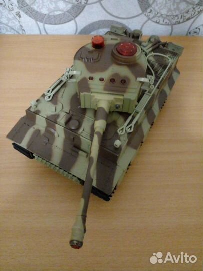 Детские игрушки. Танк и машинка