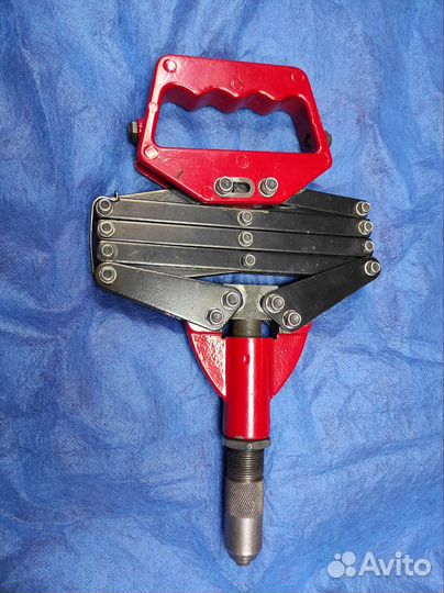 Заклёпочник