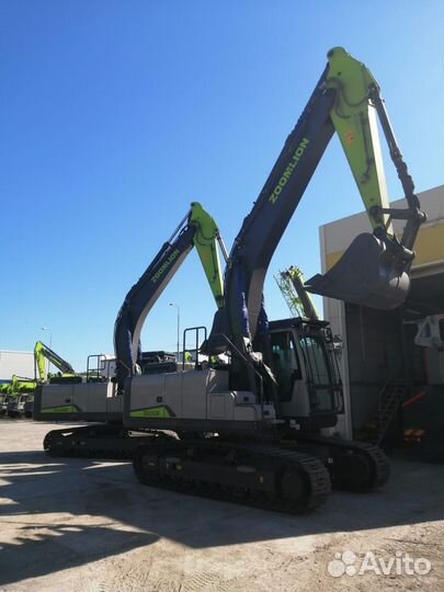 Гусеничный экскаватор с гидромолотом