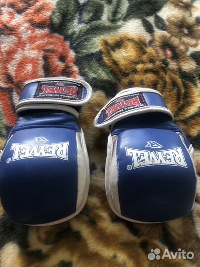 Перчатки и защита для ног для единоборств