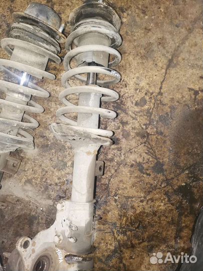 Передние стойки в сборе Daewoo Nubira 2