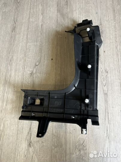 Накладка багажника левая Toyota Camry 70