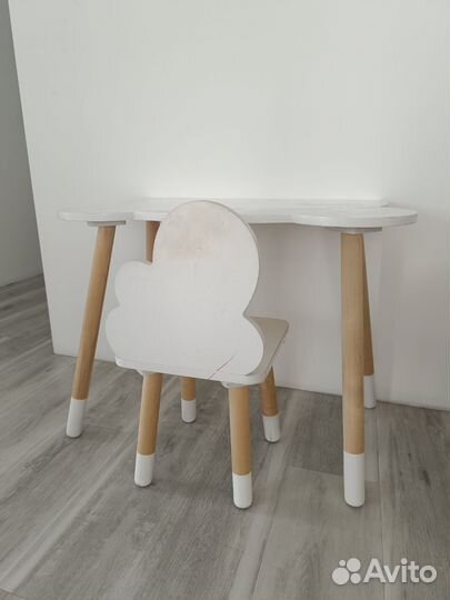 Детский стол и стул На брони