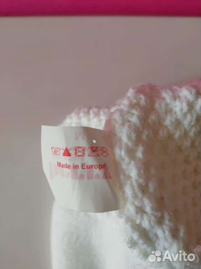 Шапка с помпоном Berri/eyof in Vorarlberg